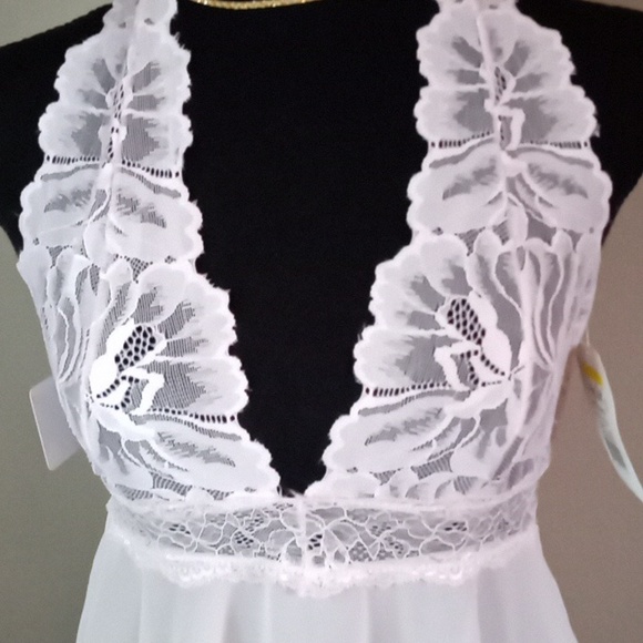 Pale pink Lingerie - Picture 3 of 13